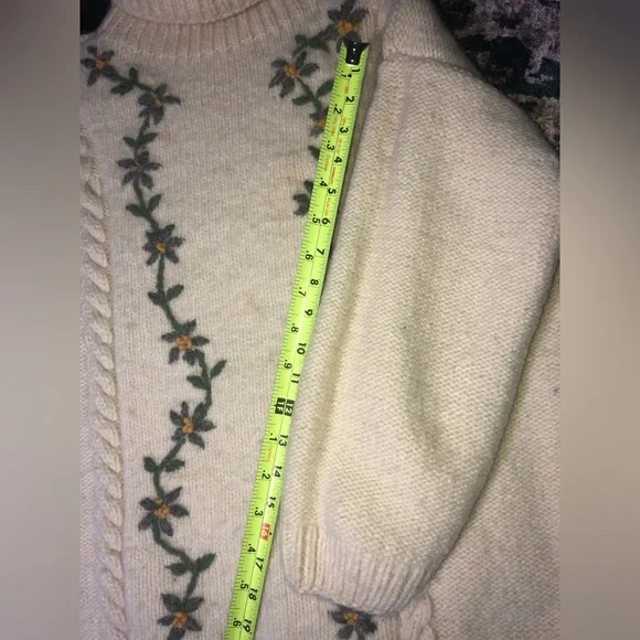 Vintage Hand-knit Cable Knit Floral Embroidery Wool Sweater womens M/L - Picture 9 of 16